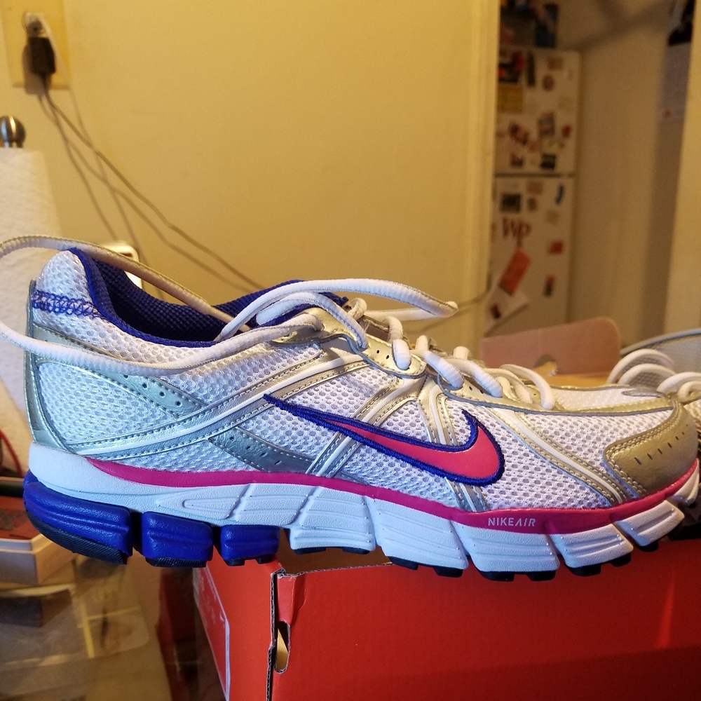 Woman's Athletic Shoes